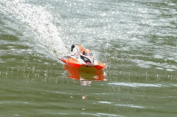 Joysway Mad Shark V2 F1 Brushless Electric Abs 443mm 2.4g Artr Boat – RC Speed Boat – view 5