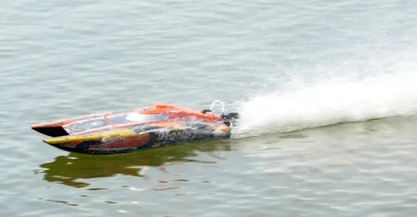 Joysway Monster Brushless Catamaran Elec Abs 570mm 2.4g RTR Boat – RC Speed Boat – view 4