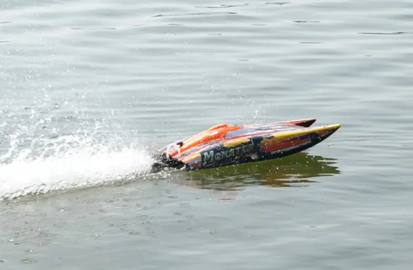 Joysway Monster Brushless Catamaran Elec Abs 570mm 2.4g RTR Boat – RC Speed Boat – view 6