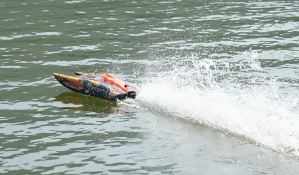 Joysway Monster Brushless Catamaran Elec Abs 570mm 2.4g RTR Boat – RC Speed Boat – view 8