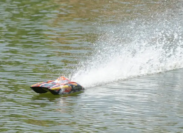 Joysway Monster Brushless Catamaran Elec Abs 570mm 2.4g RTR Boat – RC Speed Boat – view 16