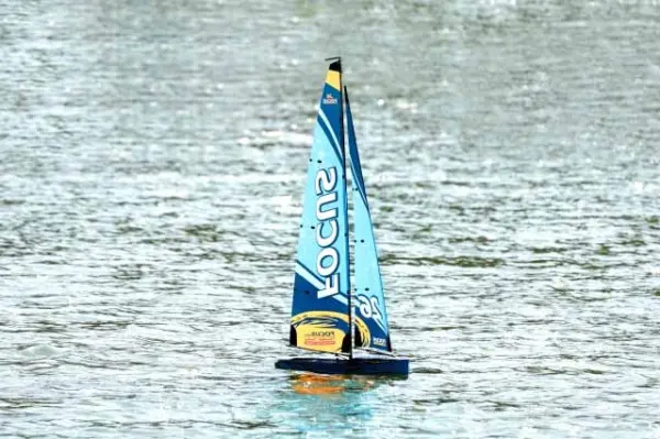 Joysway Focus III 995mm 2.4G RTR Sailboat (BL) – view 8
