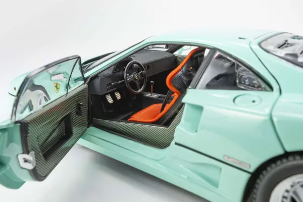Kyosho 1:18 Ferrari F40 Mint Green 1987 Die-Cast Collection – view 7