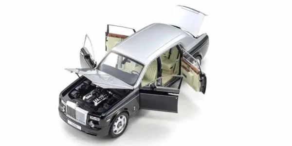 Kyosho 1:18 Rolls-Royce Phantom EWB 2012 Black Silver – view 4