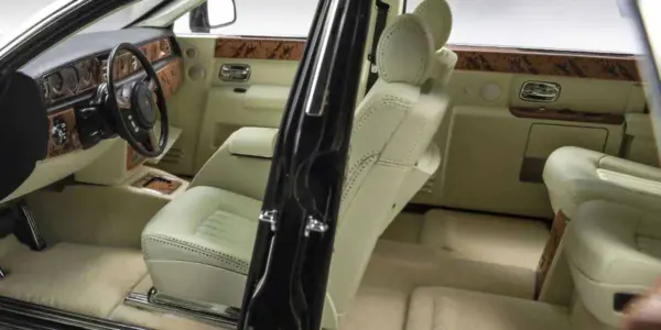 Kyosho 1:18 Rolls-Royce Phantom EWB 2012 Black Silver – view 5