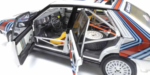 Kyosho 1:18 Lancia Delta HF 4WD Olympus Rally 1987 Martini Rossi Nr.3 – view 5