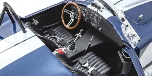 Kyosho 1:18 Shelby Cobra 427 S/C Spider 1962 Dark Blue-White – view 9