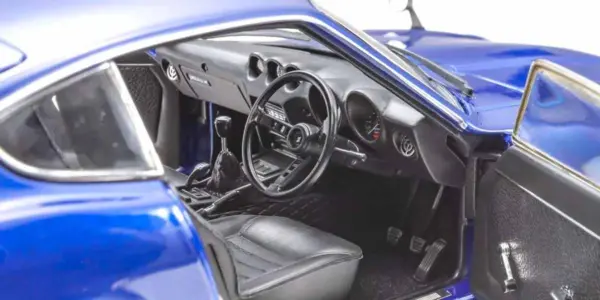 Kyosho 1:18 Nissan Fairlady Z-L (S30) 1970 Blue Metallic – view 6