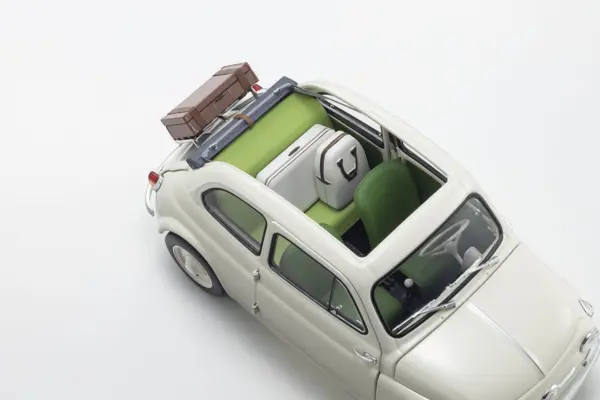 Kyosho 1:18 Fiat Nuova 500 Ivory Accessories Version – view 3