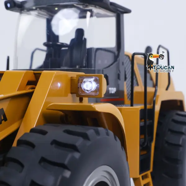 1/14 HUINA Toys 2.4G Radio Controlled Loader 1583 Electric Lifting System Lights Sound RC Construction Vehicles Assembled