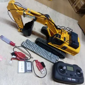 1/50 RC Digger PC520 Electric Lifting Radio Control Excavator Engineering Vehicle Metal Tracks Lights Sound Small Toy Collection