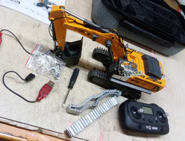 1/50 RC Excavator K970 Engineering Vehicle Remote Control Electric Lifting Digger Metal Bucket Tracks Light Sound RTR Battery