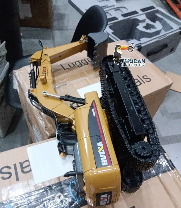 HUINA New Upgrade 580 1/14 Metal Excavator Model Engineering Vehicle Electric Ball Grabber 360 Rotating Shear Claw Sound Lights