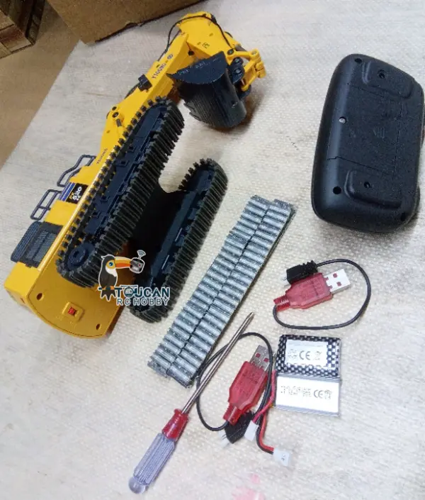 1/50 RC Digger PC520 Electric Lifting Radio Control Excavator Engineering Vehicle Metal Tracks Lights Sound Small Toy Collection